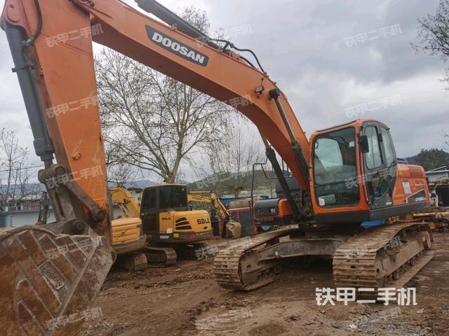 斗山DX220LC-9C挖掘机