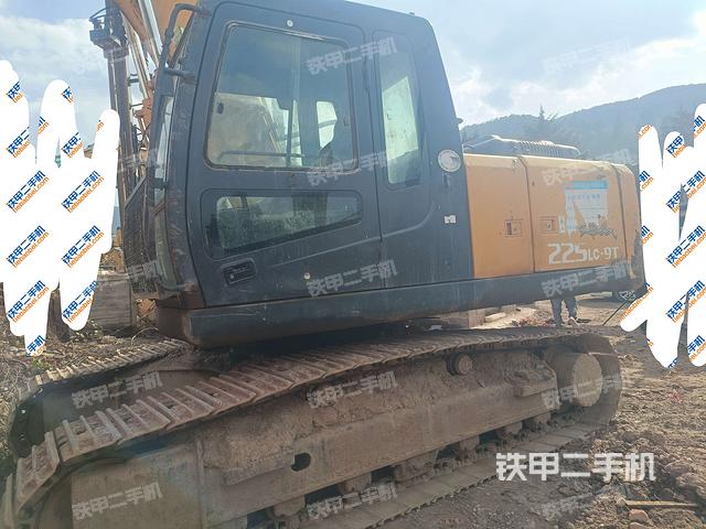 现代R215-7C挖掘机