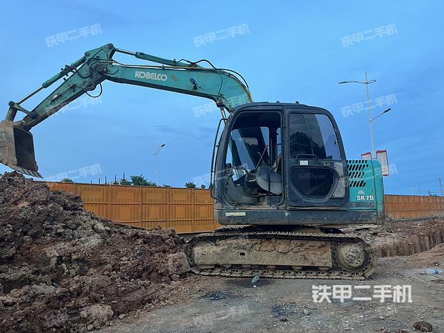 神钢SK75-8挖掘机