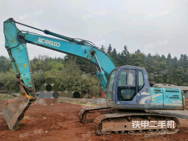 神钢SK200-8挖掘机