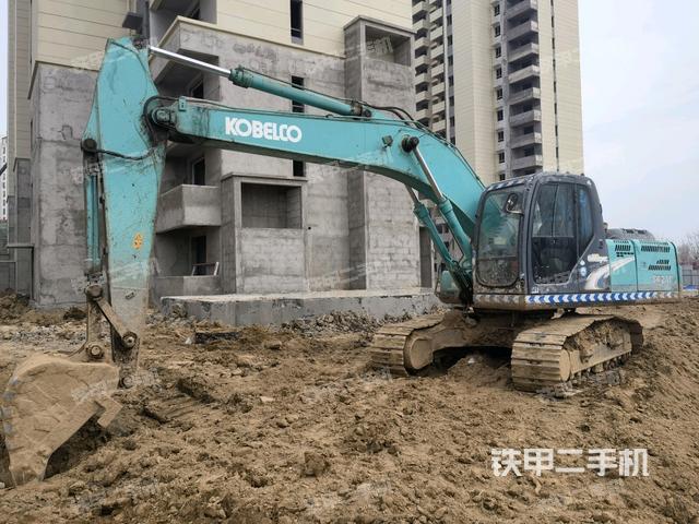 神钢SK200-8挖掘机