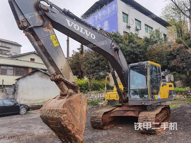 沃尔沃EC210D挖掘机