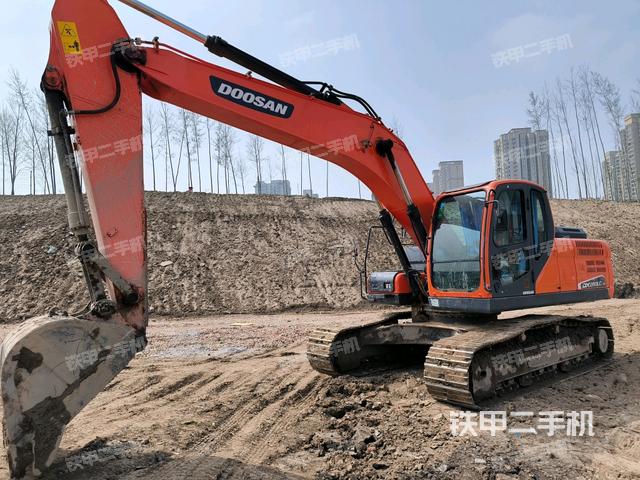 斗山DX220LC-9C挖掘机