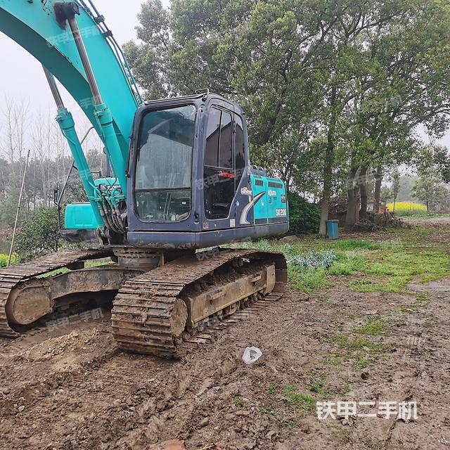 神钢SK200-8挖掘机