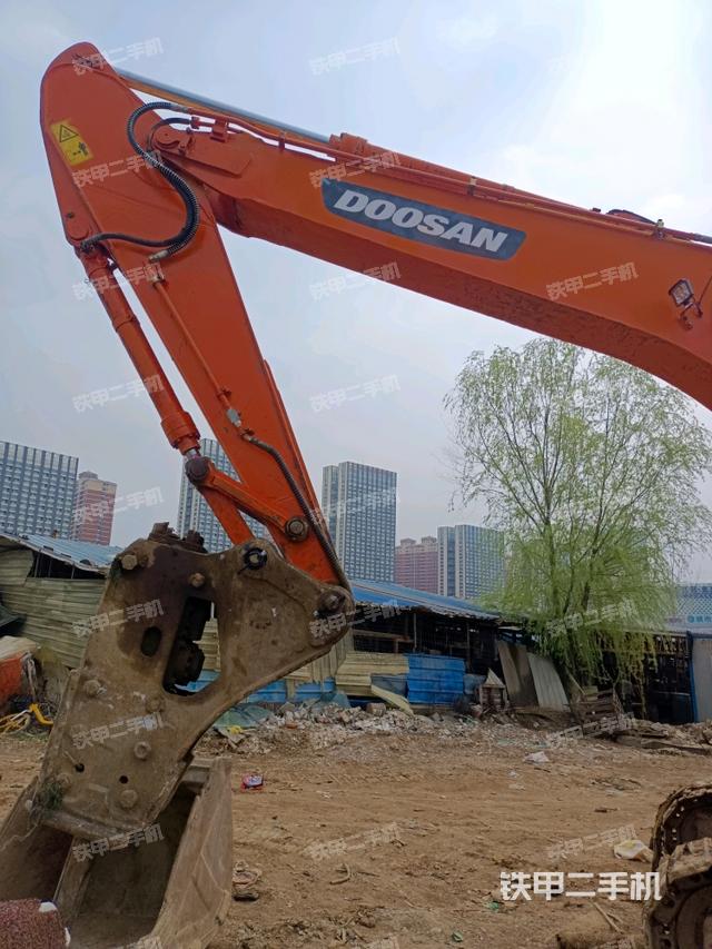 斗山DH220LC-7挖掘机