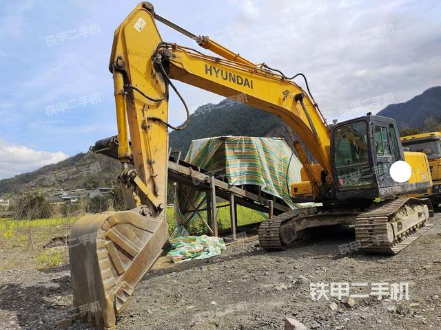 现代R225LC-7挖掘机