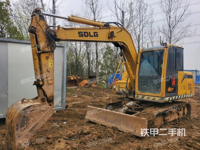 山东临工E675F挖掘机