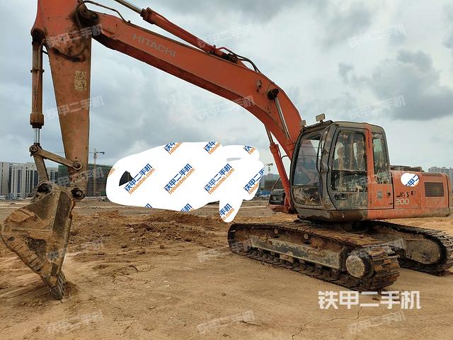 日立ZX200挖掘机