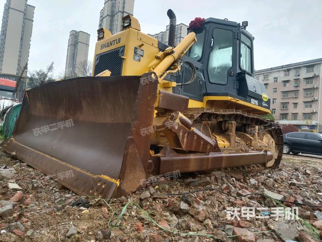 山推SD16标准型推土机