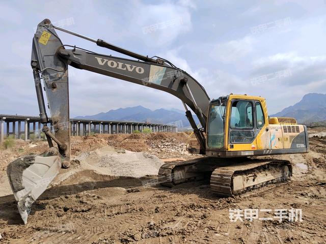 沃尔沃EC210B挖掘机