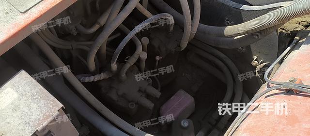 回转马达和主控阀（整机外观）