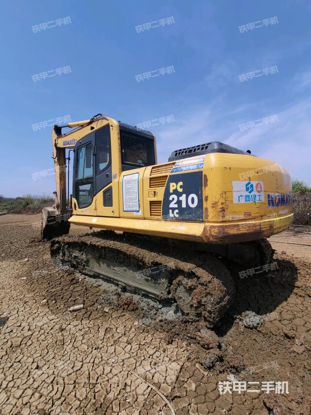 小松PC210LC-8挖掘机的设备实拍-第3张实拍照片