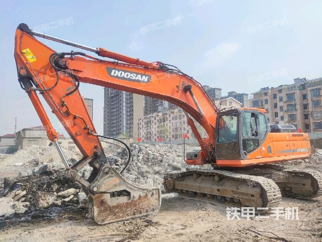 斗山DX380LC挖掘机