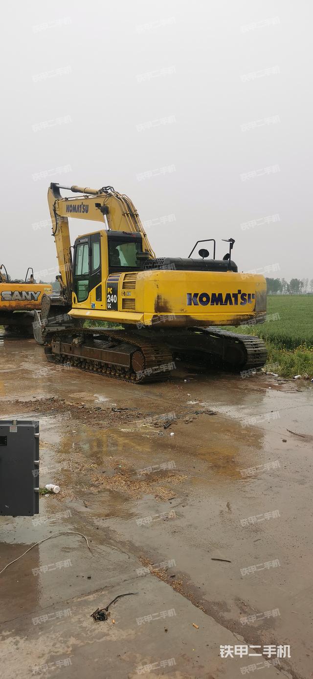 小松PC240LC-8M0挖掘机