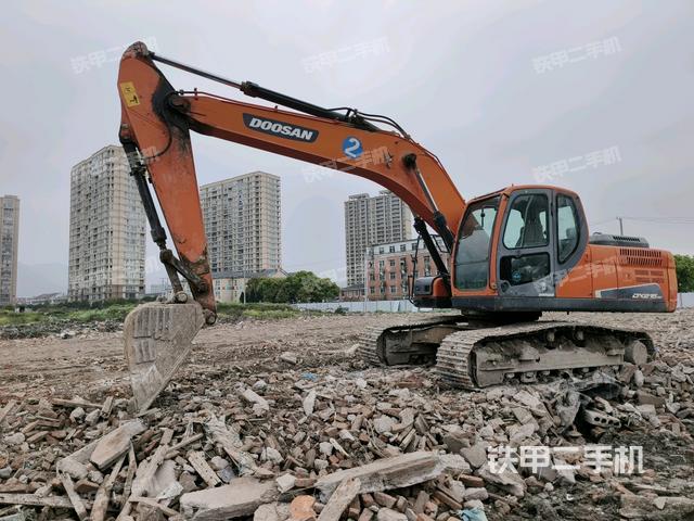 斗山DX215-9C挖掘机