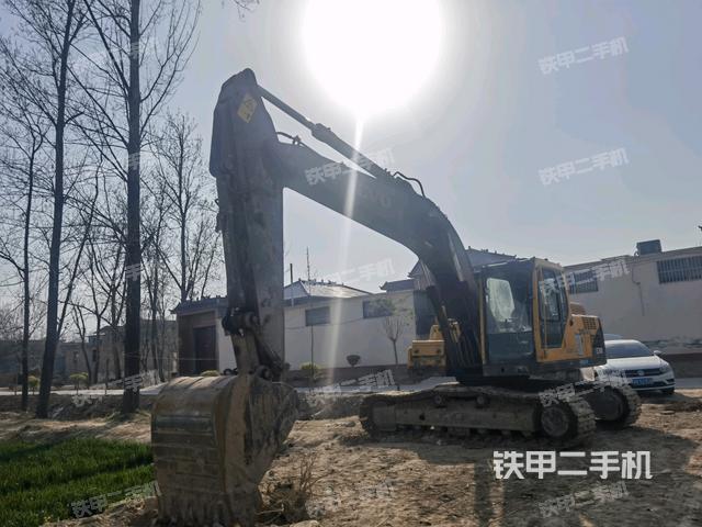 沃尔沃EC210B挖掘机