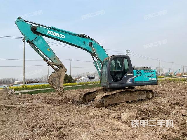 神钢SK200-8挖掘机的设备实拍-第2张实拍照片