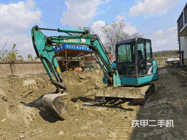神钢SK60-8挖掘机