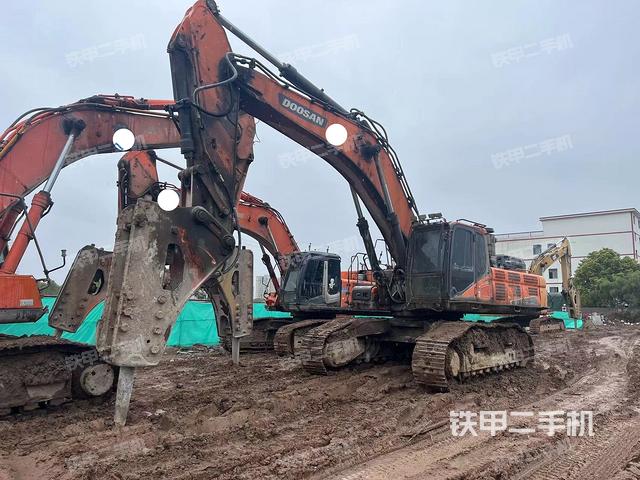 斗山DX520LC-9C挖掘机