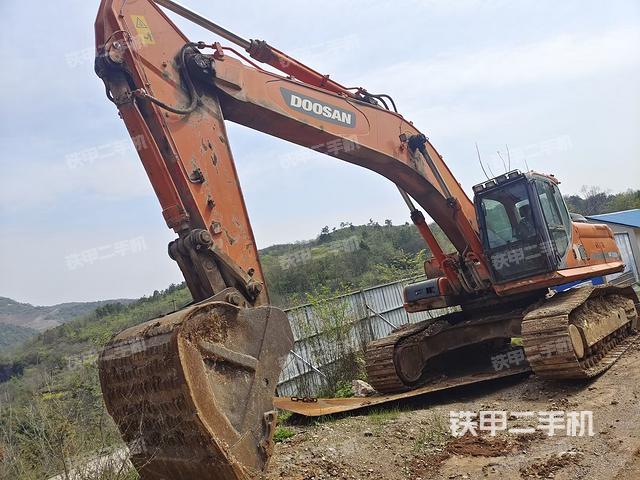 斗山DX380LC挖掘机