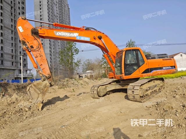 斗山DH300LC-7挖掘机