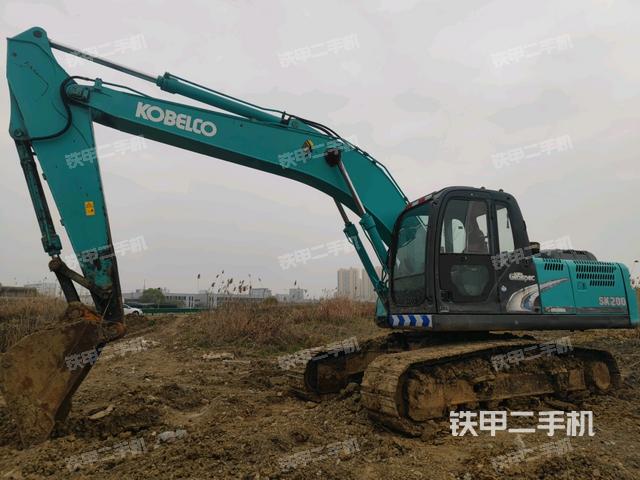 神钢SK200-8挖掘机