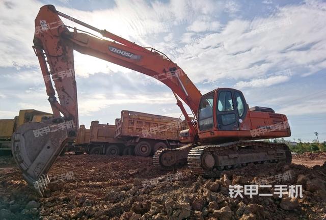 斗山DX345LC挖掘机