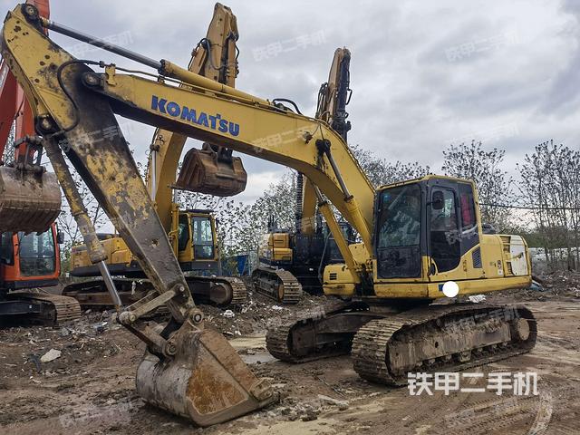 小松PC210-8挖掘机
