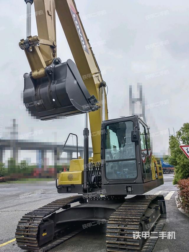 雷沃重工FR215E2挖掘机