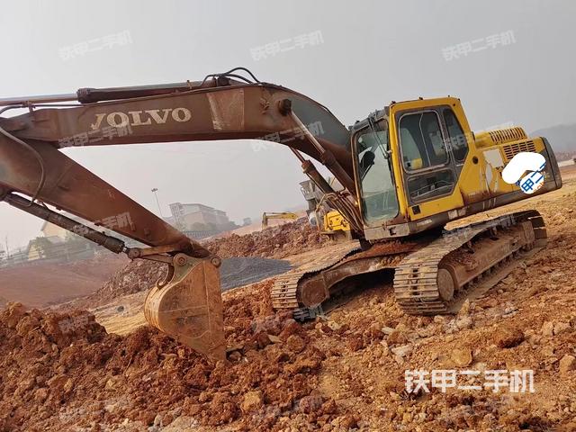 沃尔沃EC210BLC挖掘机