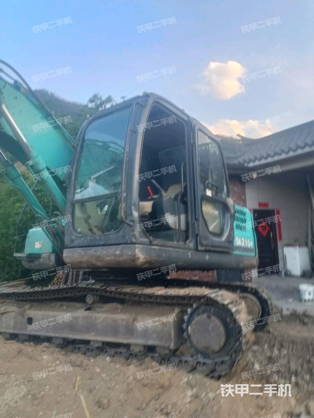 神钢SK130-8挖掘机