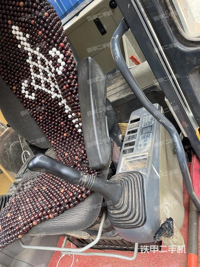 座椅右侧控制台/钥匙门/油门/含右手柄（驾驶室部分）