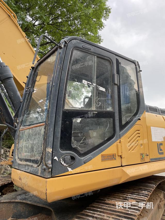 驾驶室左前45度（驾驶室部分）