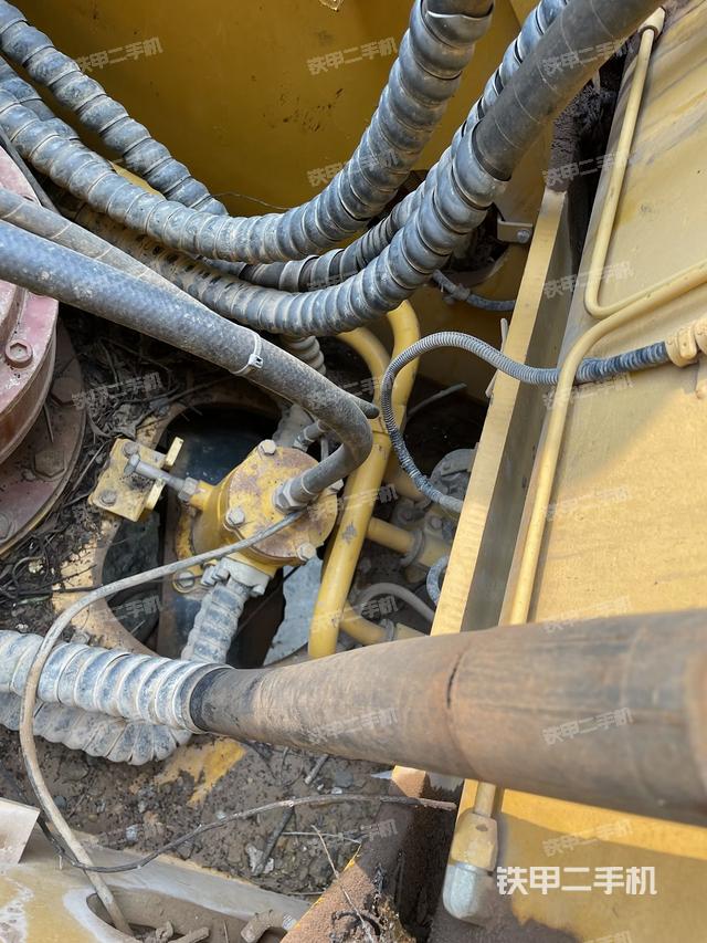 中央回转接头特写（上车部件）