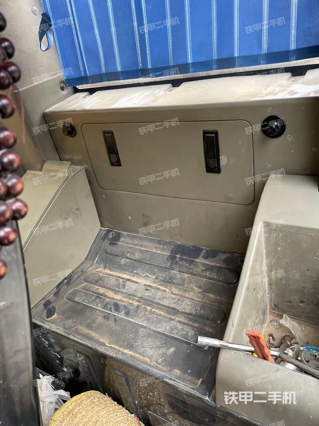 座椅后部（驾驶室部分）