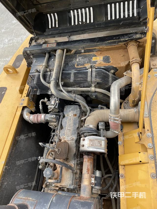 发动机室（上车部件）