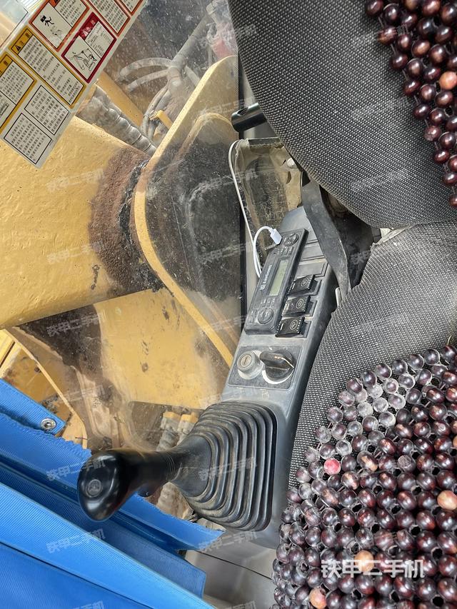 座椅左侧控制台/音响/含左手柄（驾驶室部分）