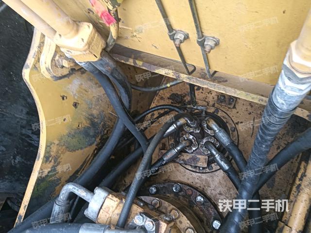 卡特彼勒320D2液压挖掘机的设备实拍-第45张实拍照片
