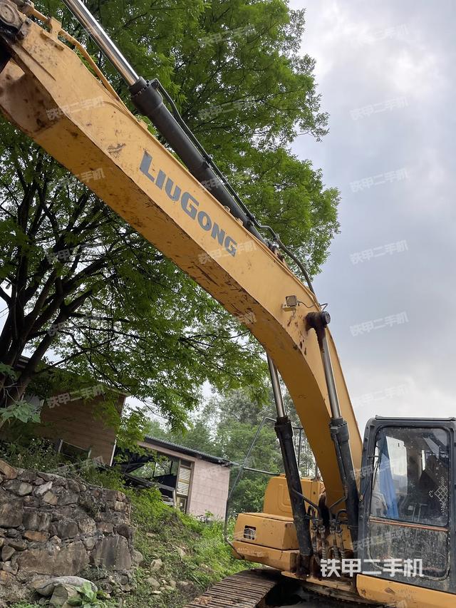 大臂整体 右侧（工作和回转装置）