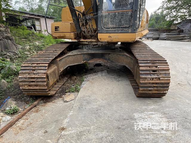 转盘和下车架正前（工作和回转装置）