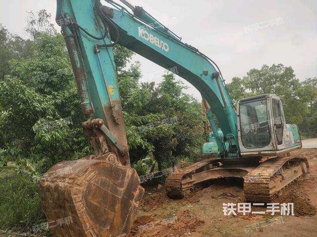 神钢SK250LC挖掘机