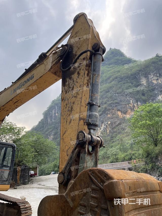 小臂整体左后（工作和回转装置）