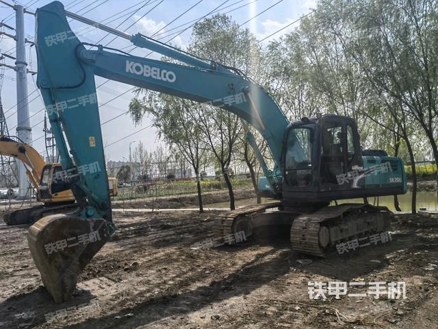 神钢SK200-8挖掘机