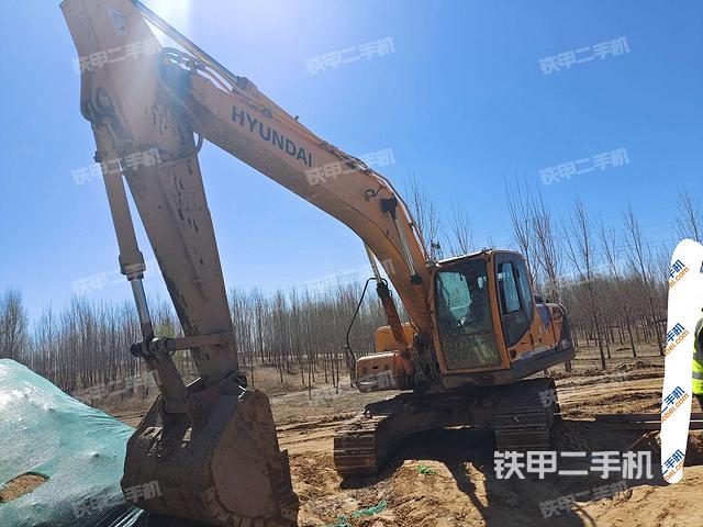 现代R215-9挖掘机