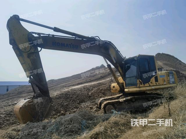 小松PC220-8挖掘机