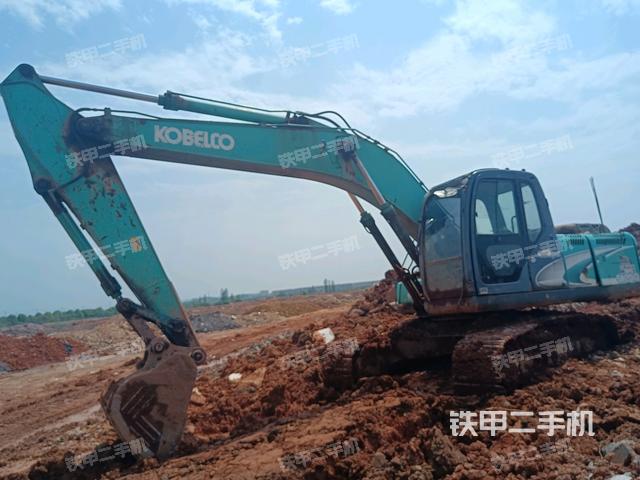 神钢SK200-8挖掘机