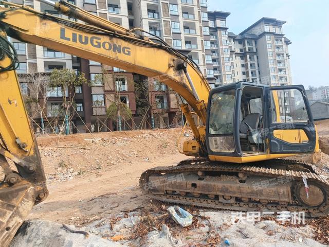 柳工CLG225C挖掘机