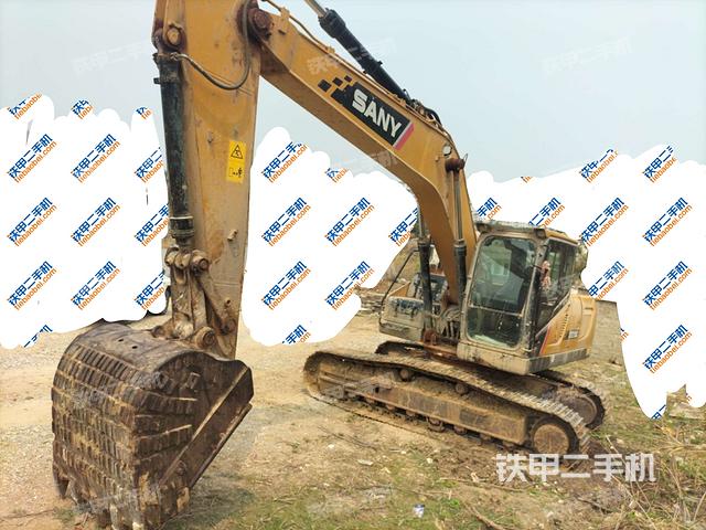 三一重工SY215C挖掘机