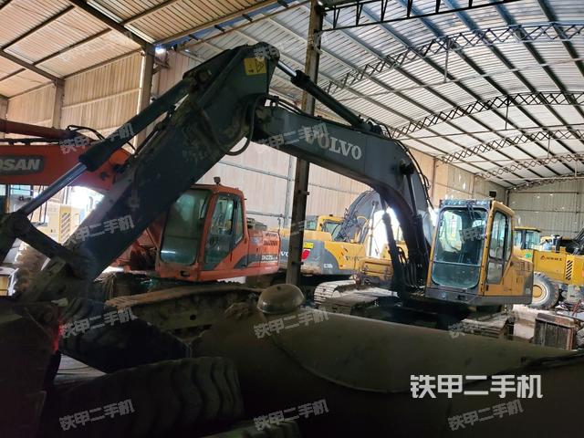 沃尔沃EC210BLC挖掘机