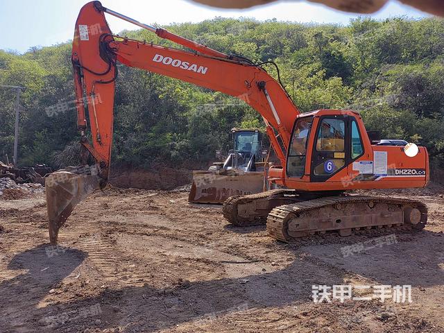 斗山DH220LC-7挖掘机